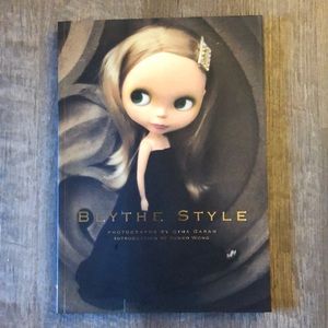 Pre-owned Blythe Style book